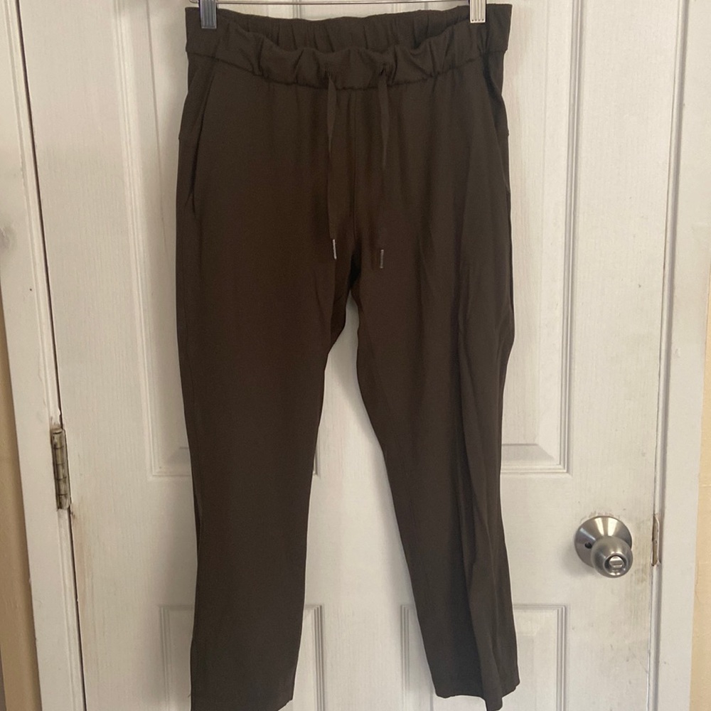 Lulu lemon on the fly pant